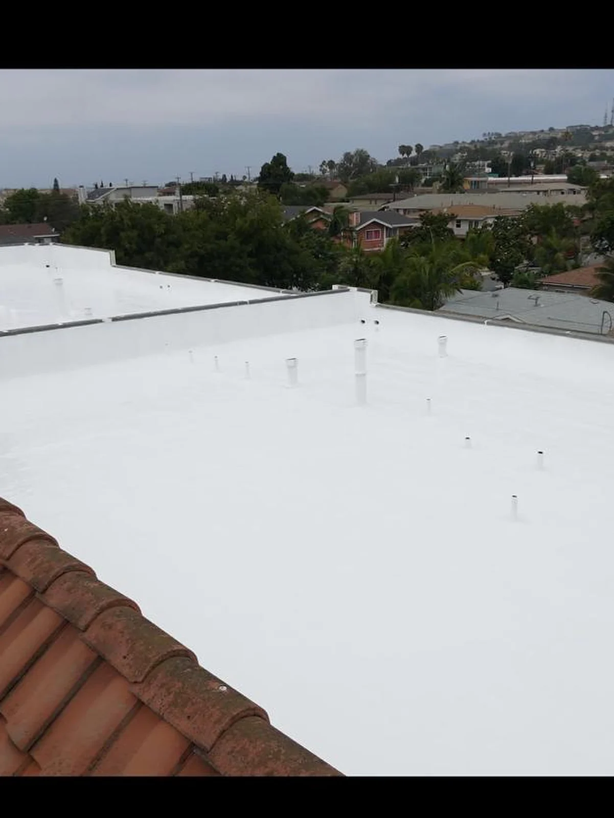 Apartment Building Roof Restoration: From 8 Tons of Gravel to a Complete System — photo 11 of 14